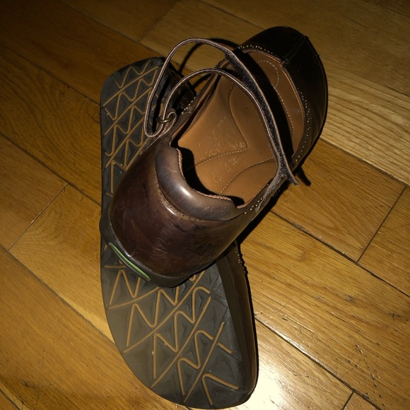 Earth Women's Brown Mary Jane Flats - Picture 4 of 8